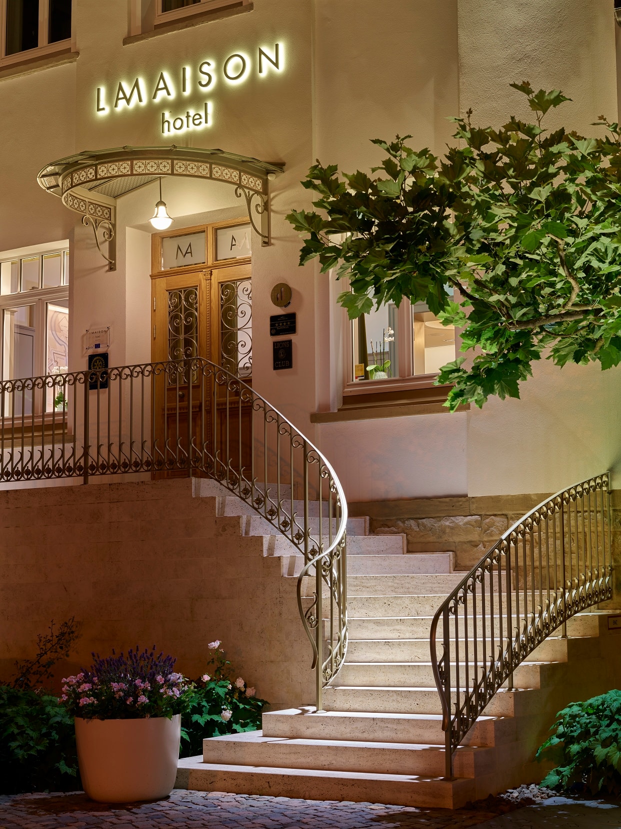LA MAISON hotel — Außenansicht