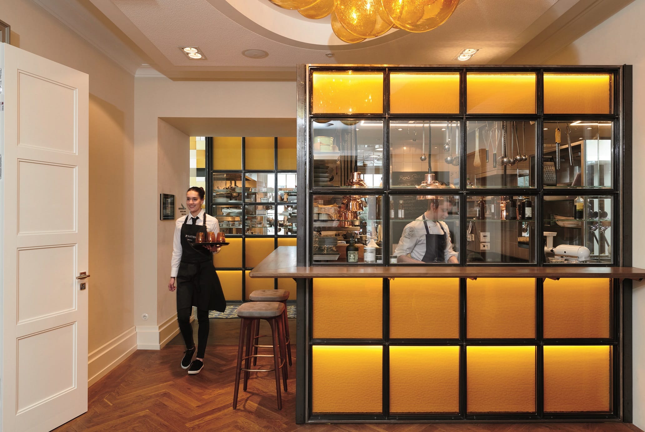 LOUIS restaurant