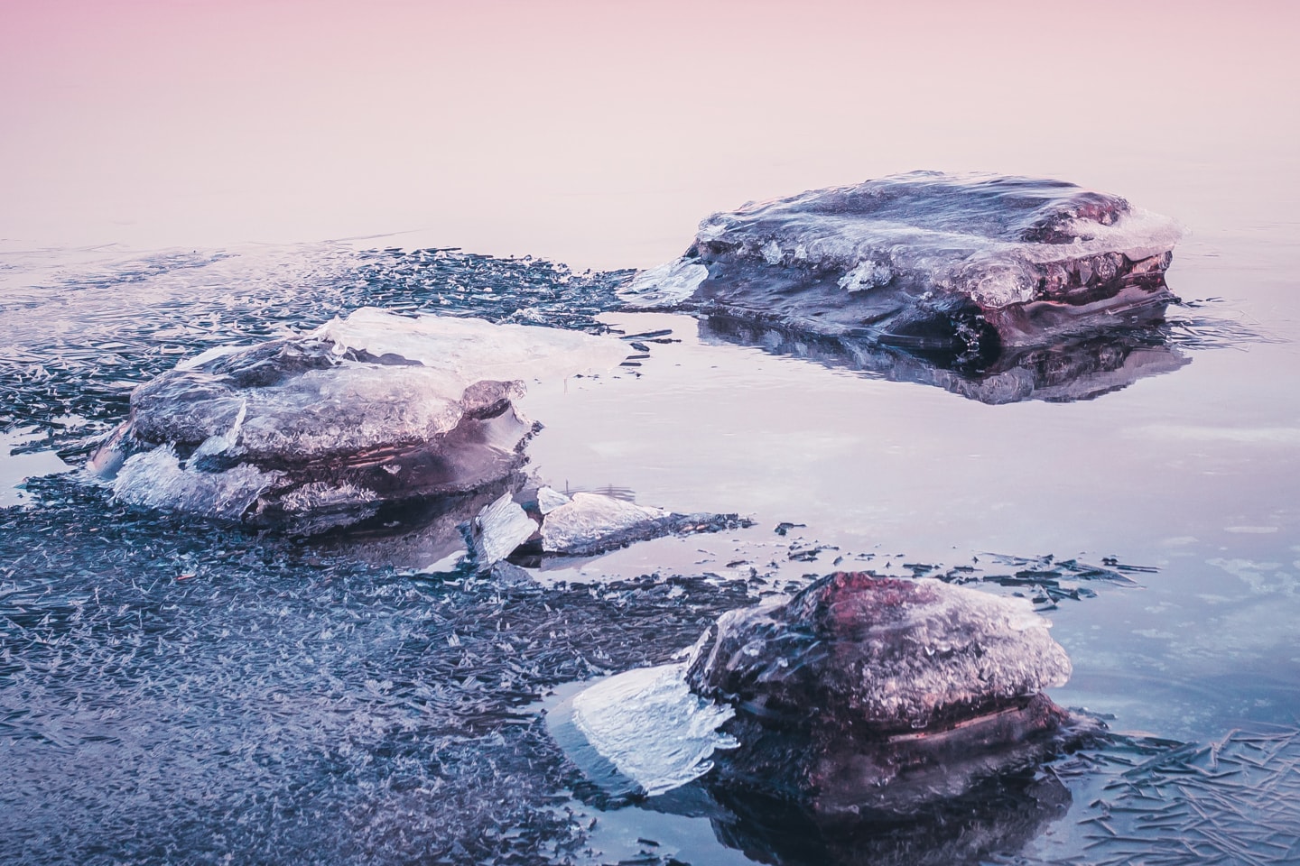 Arctic Bath — Eisschollen auf dem Lule-Fluss im Winter