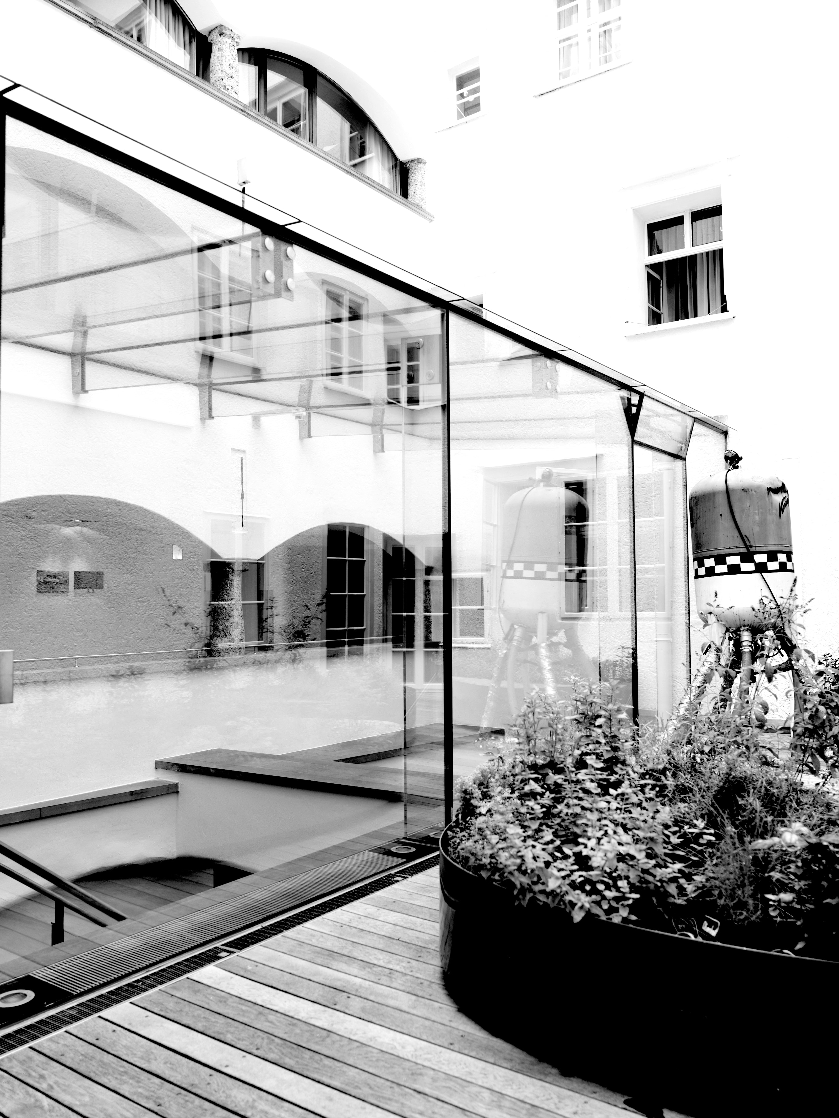 Arthotel Blaue Gans — Innenhof mit Kräutergarten