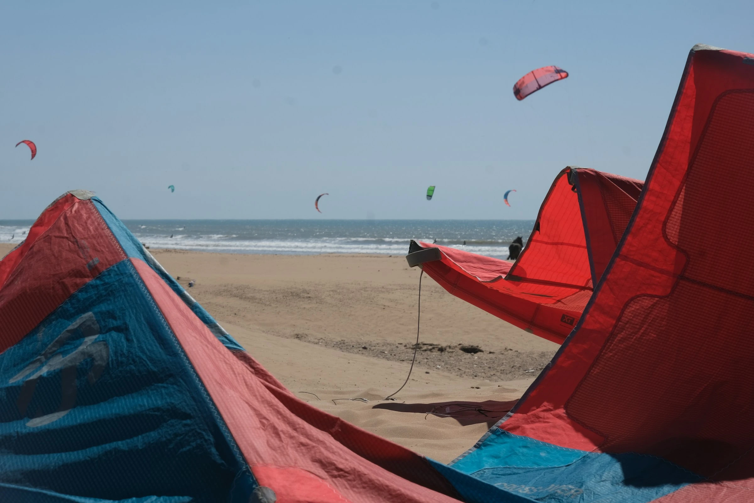 Kites over Essaouira's town bay. Beach, medina and harbour are only a short walk apart. Photo: Andreea Munteanu / Unsplash