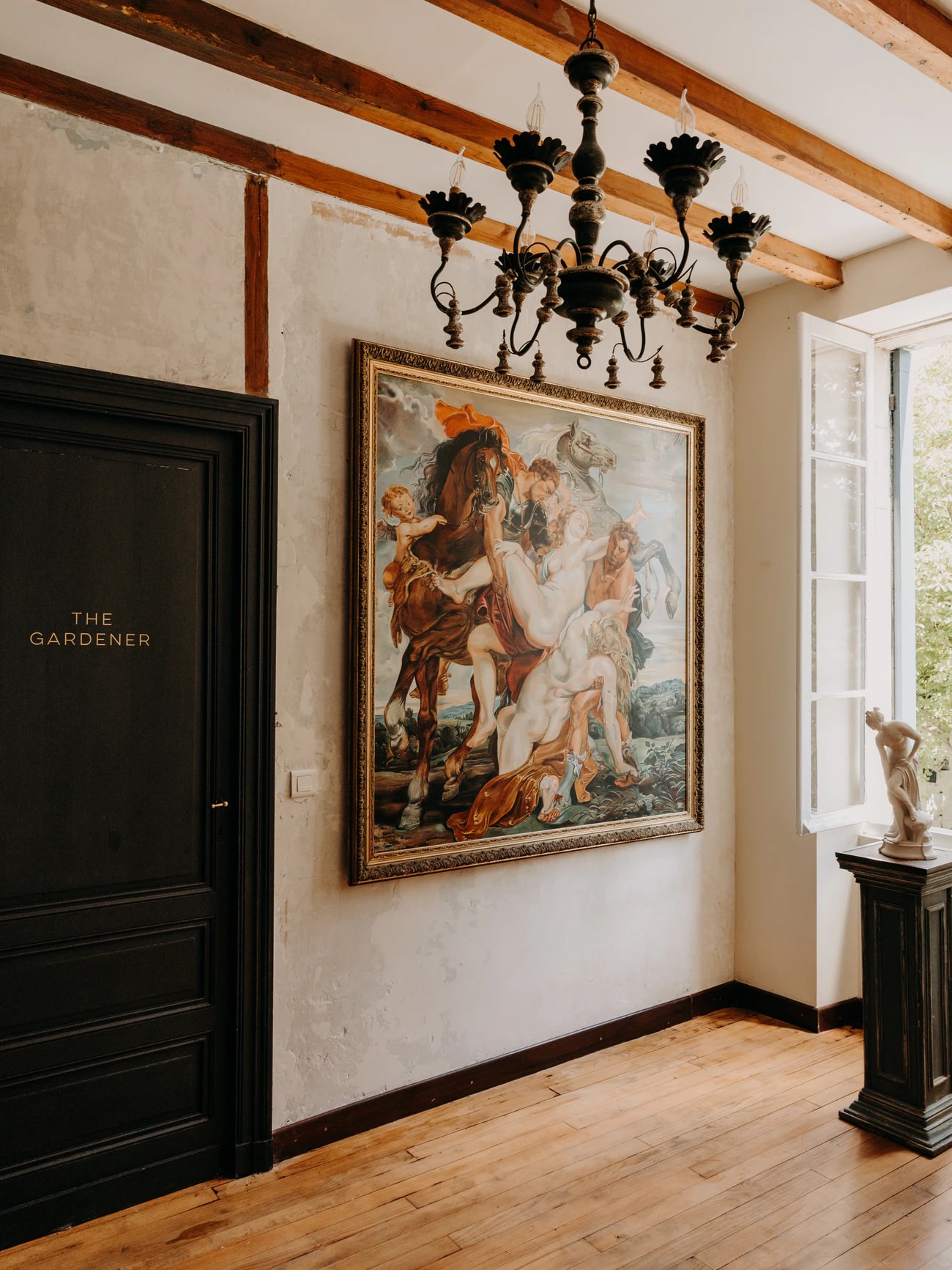 Statt Nummern tragen die fünf Zimmer Namen, hier die Tür zu The Gardener, dem Zimmer mit Blick auf Garten und Teich. Foto: Manoir Laurette
