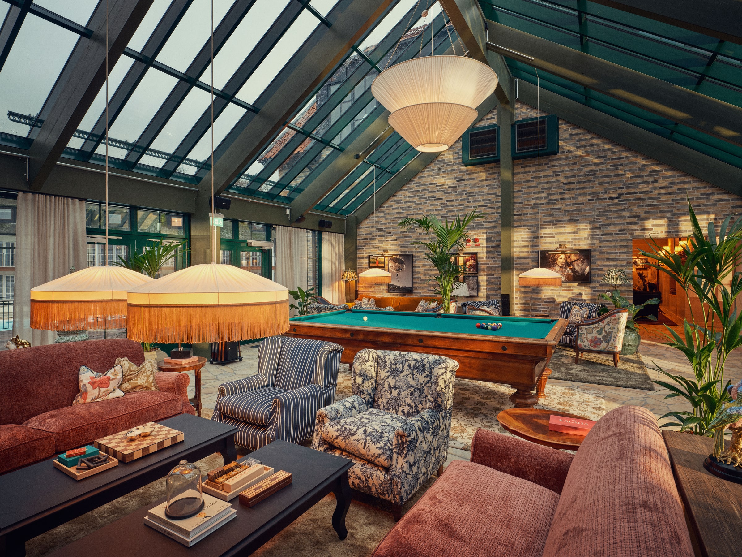 Maryhill Estate — Lounge unter Glasdach mit Billardtisch