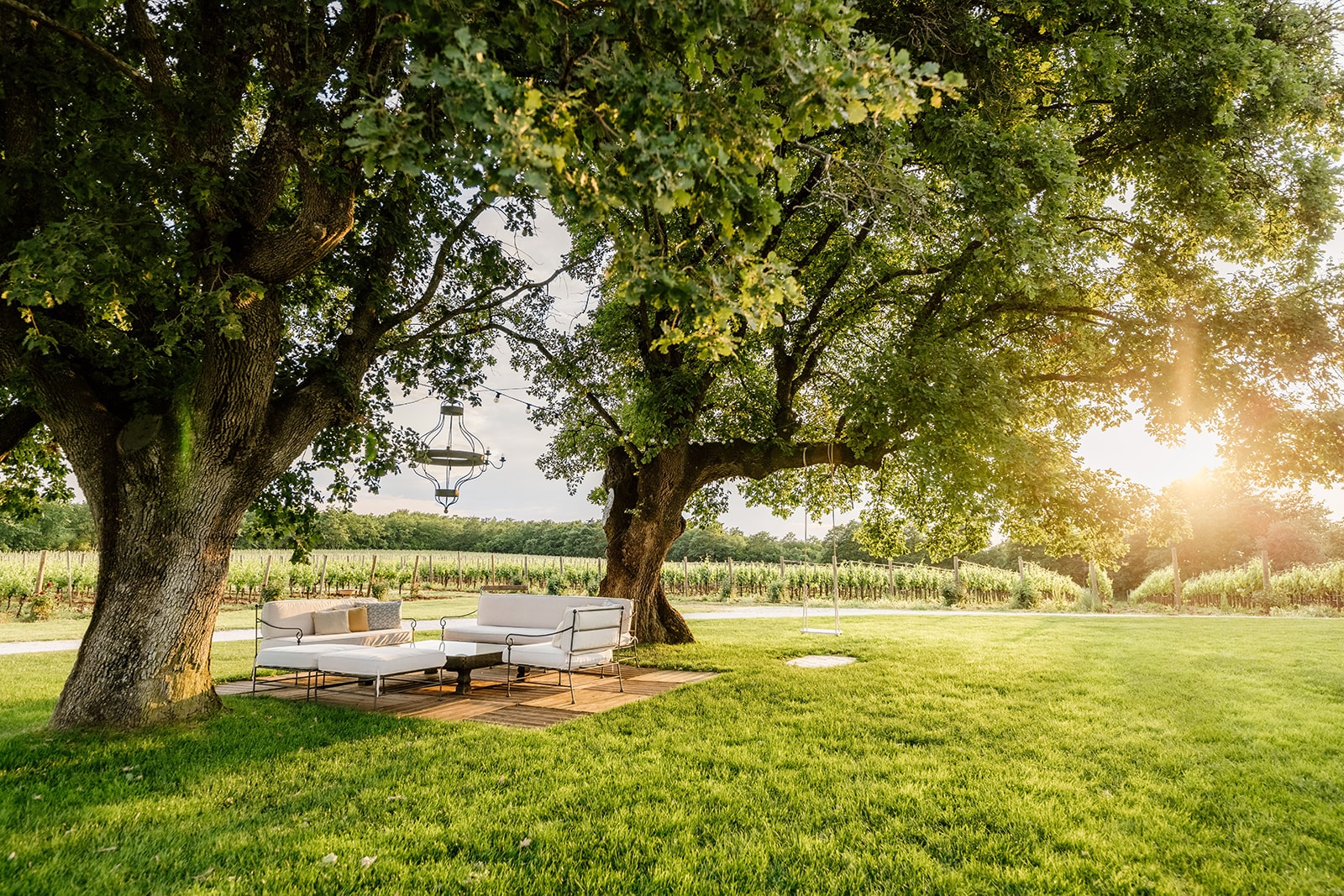 Meneghetti — die Hotelanlage zwischen den Weinbergen aus der Luft