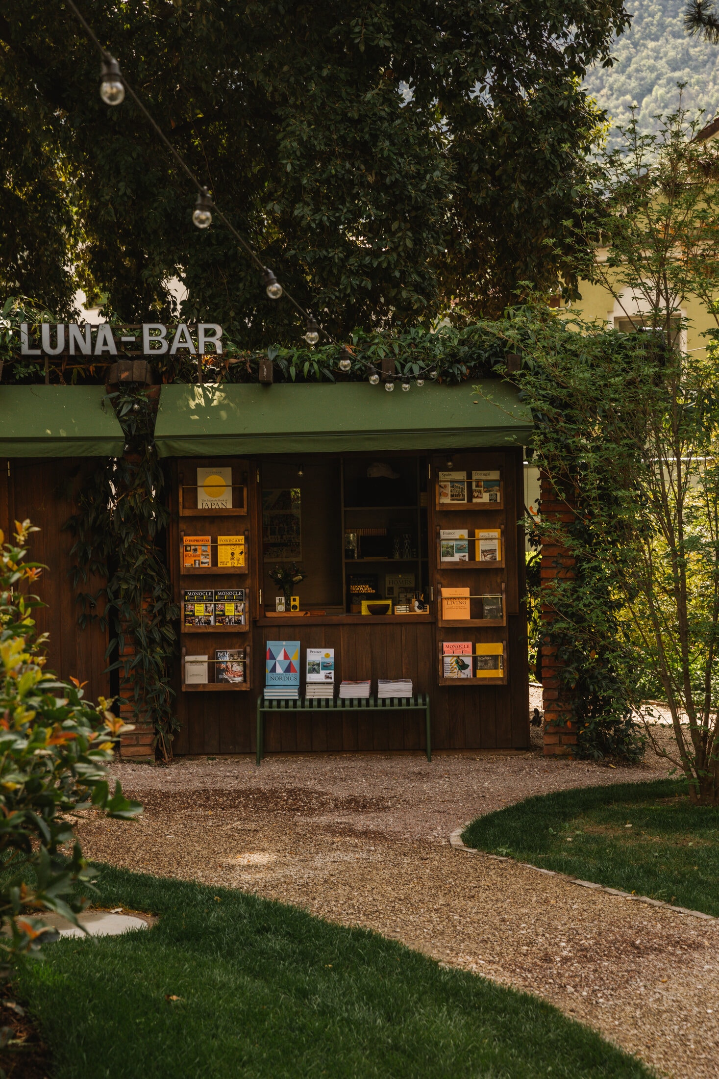 Parkhotel Mondschein — die Luna Bar am Abend
