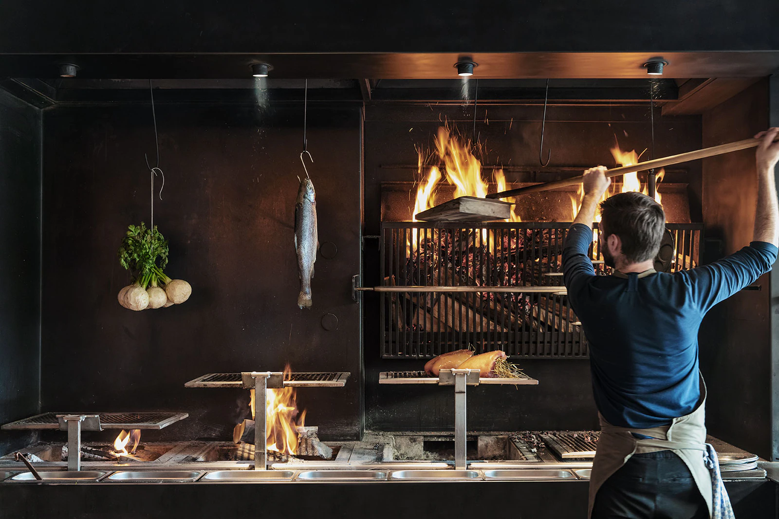 Cooking over the open fire at the Schankkuchl. Photo: Steirereck am Pogusch