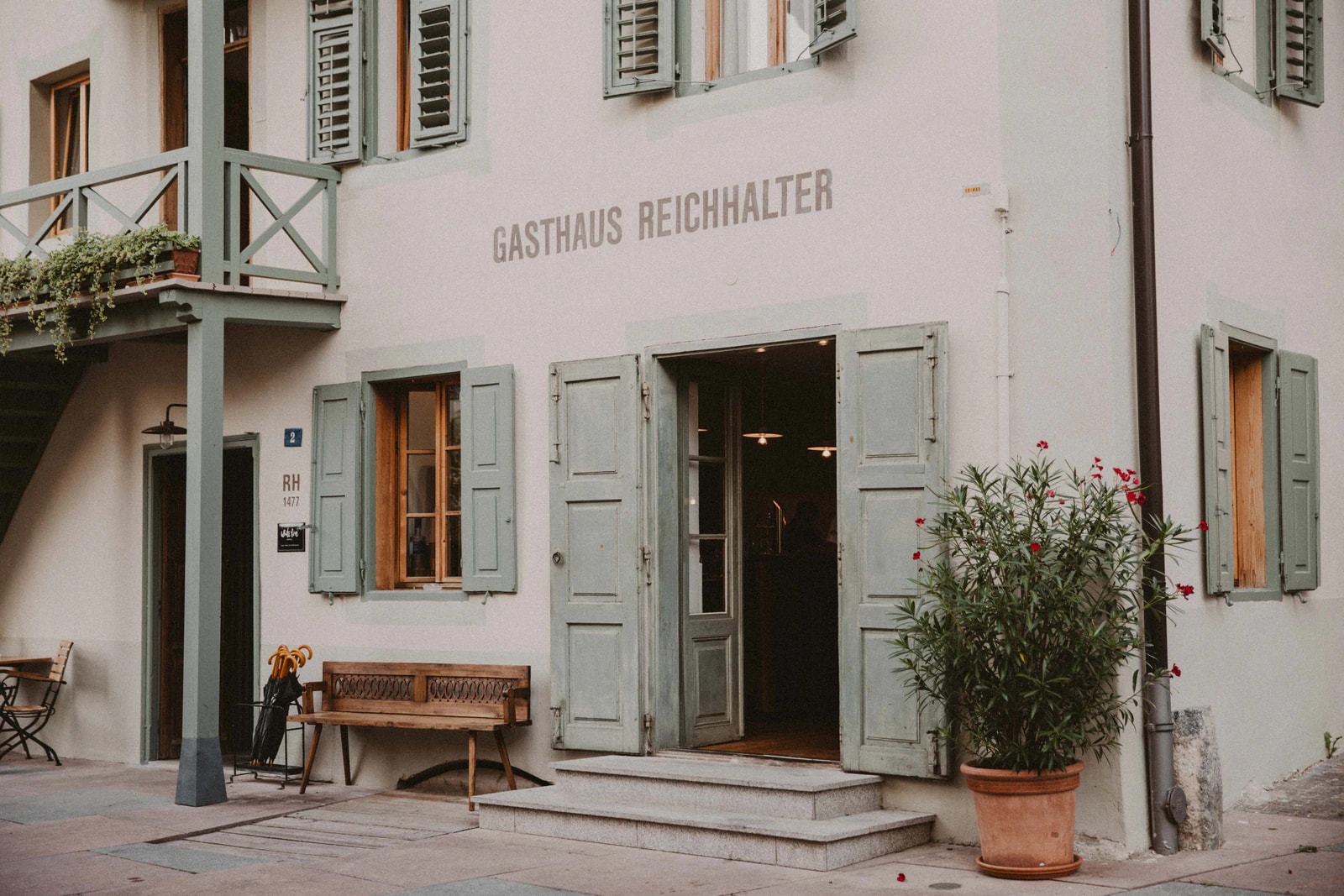 Eingang des 1477 Reichhalter in der Fußgängerzone. Foto: 1477 Reichhalter