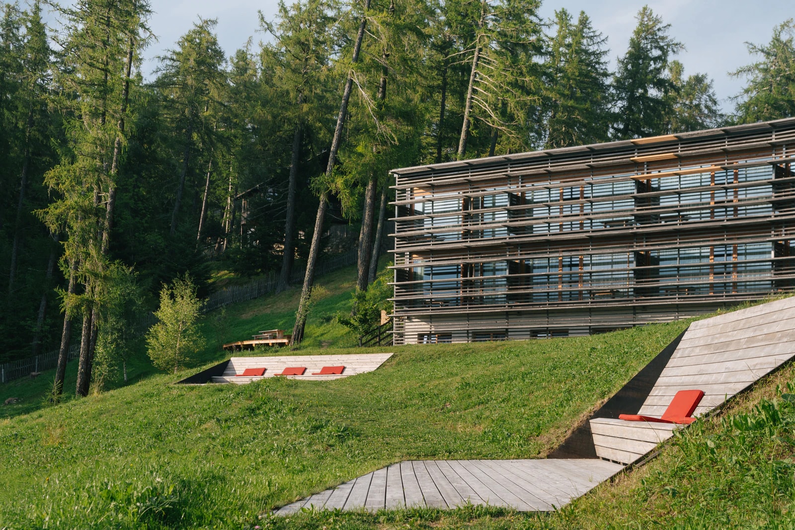 Das vigilius am Waldrand auf dem Vigiljoch. Foto: vigilius mountain resort