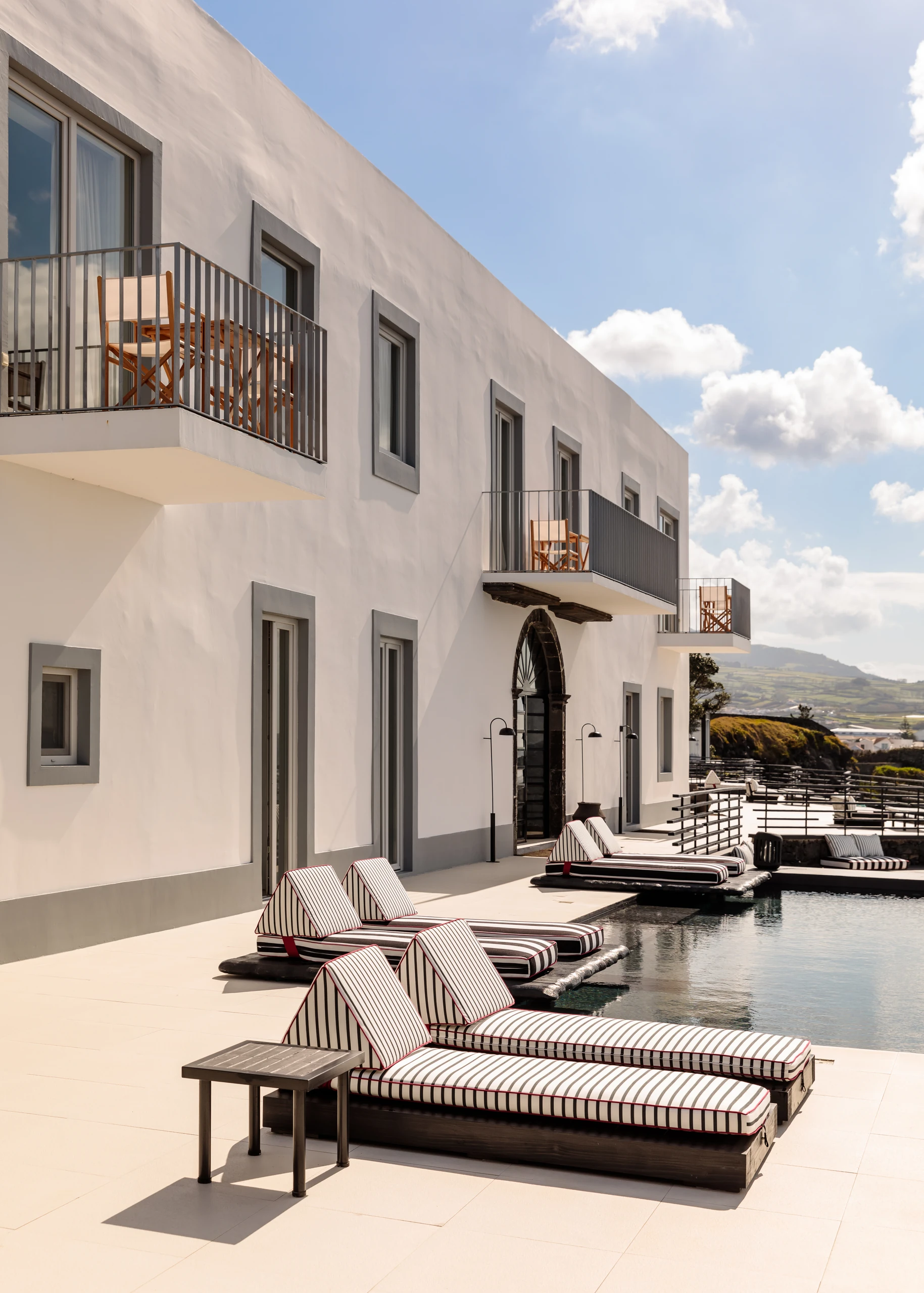 WHITE Exclusive Suites & Villas