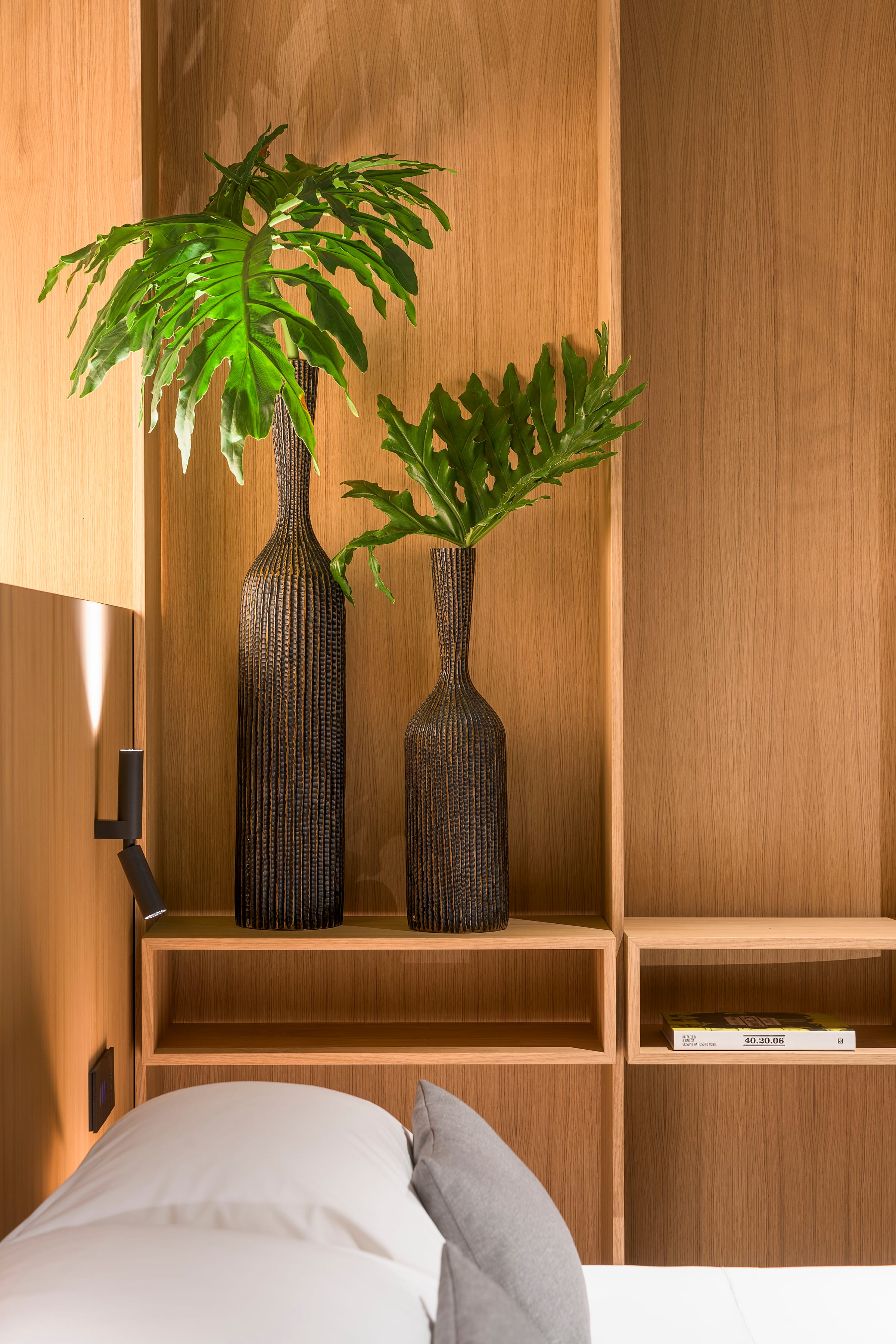 ZASH — SPA Suite mit runder Badewanne und Blick in den Garten